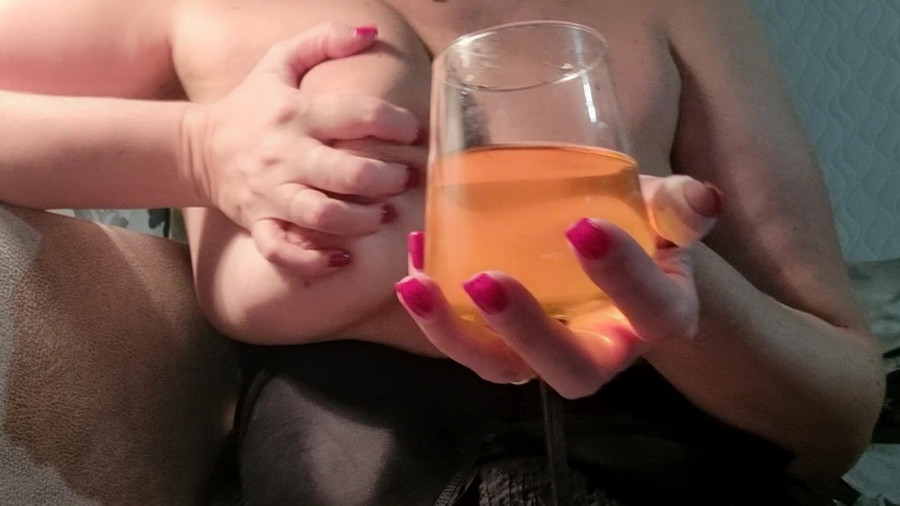Ich liebe es, vor der Kamera im Live-Chat für dich zu pinkeln!