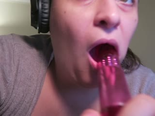 Blowjob spielen - mit Dildo