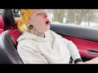 Geil im Auto! Riskanter Auto quicky!
