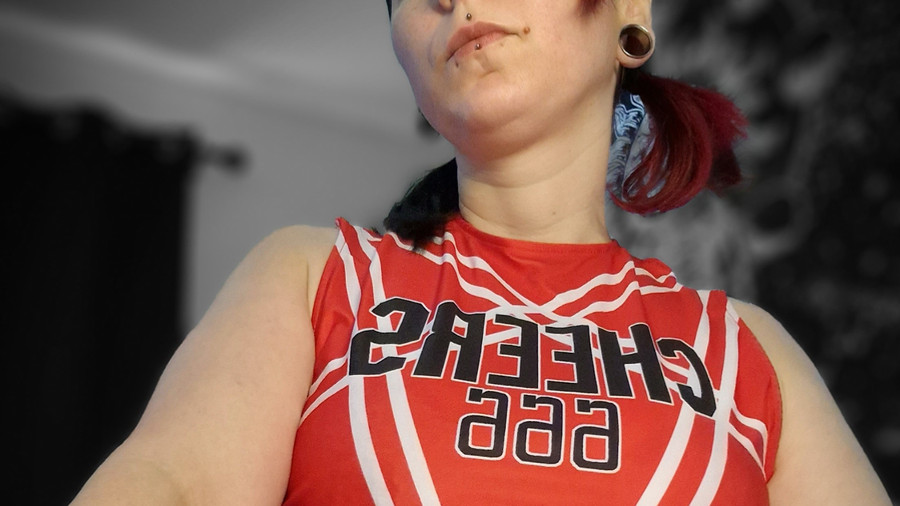 Versaute Cheerleaderin