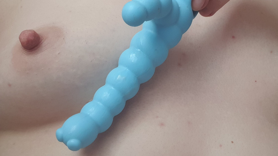 Geile Brustmassage mit Vibrator