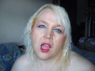 Blondie Selfies