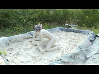 4 mud girls