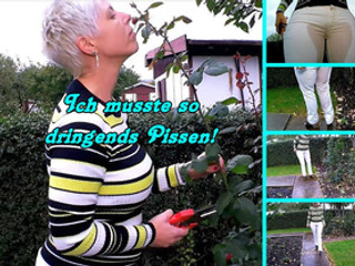 In die Weiße Hose gepisst bei der Gartenarbeit In die Weiße Hose gepisst bei der Gartenarbeit