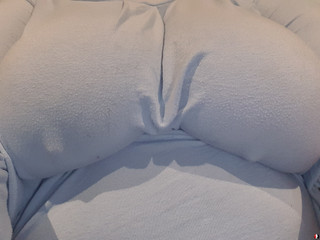 die steifen Nippel drücken sich durchs Kleid , so war ich einka