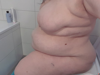 Nackt auf dem Klo MEGA 4XL FRAU