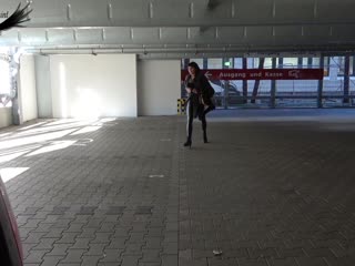 Public los gepisst im Geilen Wetlook und Erwischt ?