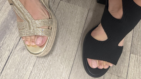 Nackte Füße in sexy Schuhen