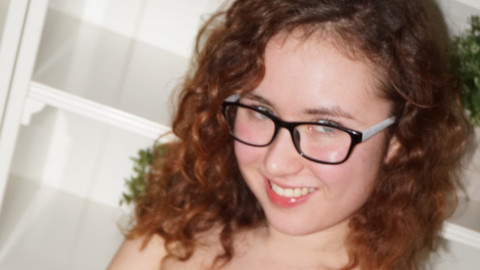 schüchternes Mädchen