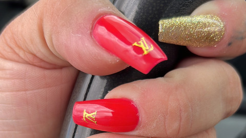 Liebe dich selbst, liebe Nagelkunst,