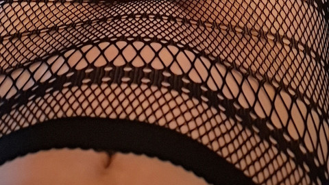 Nackt in einer Netzhose