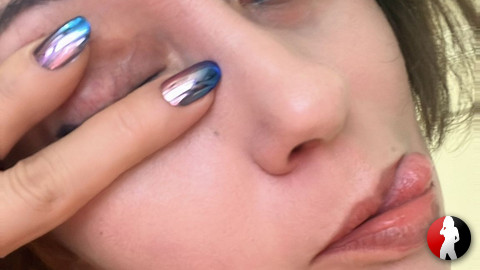 Meine Nägel hindern mich am Masturbieren. Ich brauche Hilfe ...