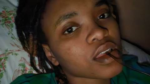 Ich lag wach in meinem Bett.