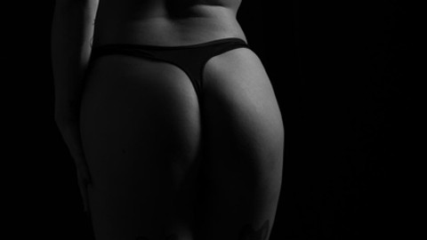 Sexy Schwarz-Weiß-Dessous-Shooting
