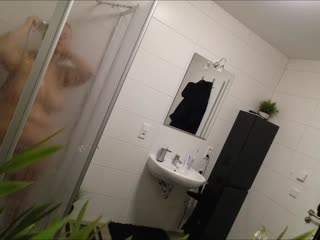Im Badezimmer gefilmt worden
