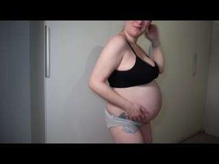 Schwangere im 9. Monat strippt