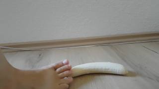 Fuß & Söckchen Fetisch – Banane zertreten